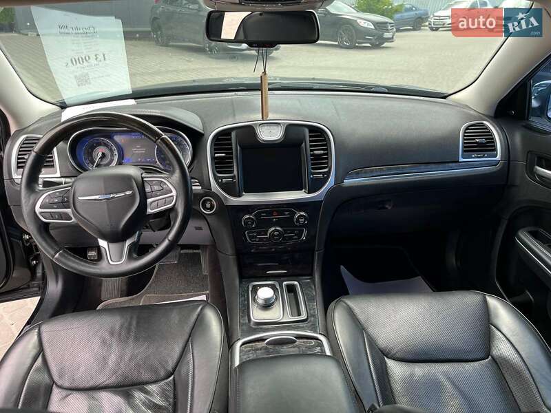 Седан Chrysler 300 2018 в Львове