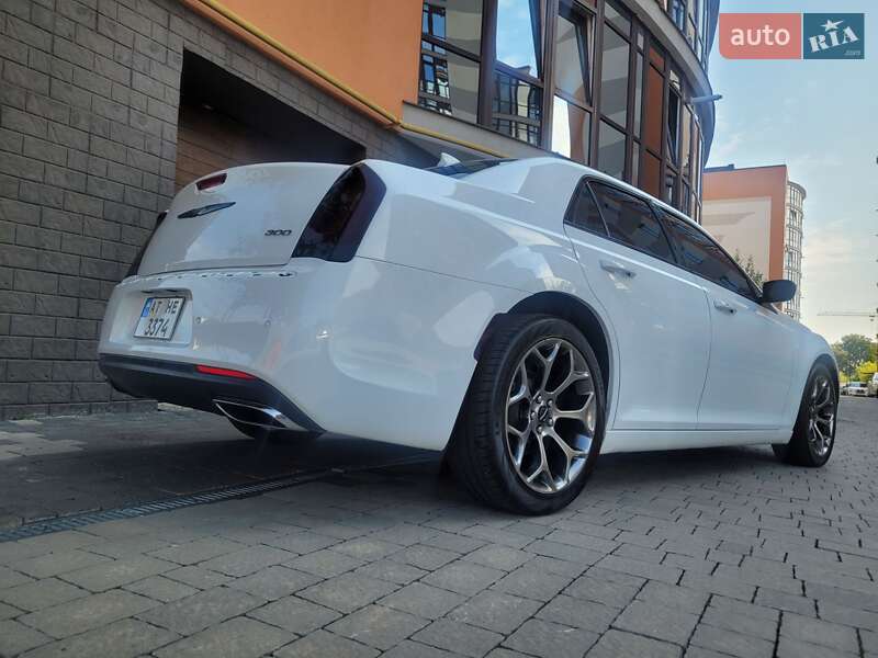 Седан Chrysler 300 2018 в Ивано-Франковске