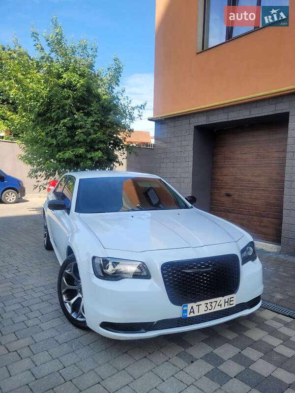 Седан Chrysler 300 2018 в Ивано-Франковске