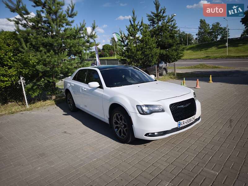 Седан Chrysler 300 2016 в 