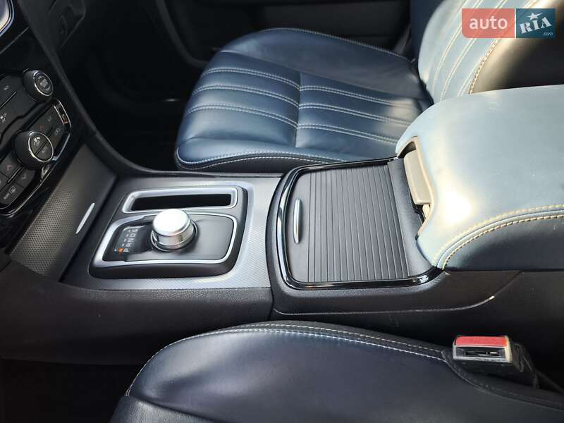 Седан Chrysler 300 2016 в Львове фото 15 Седан Chrysler 300 2016 в Львове