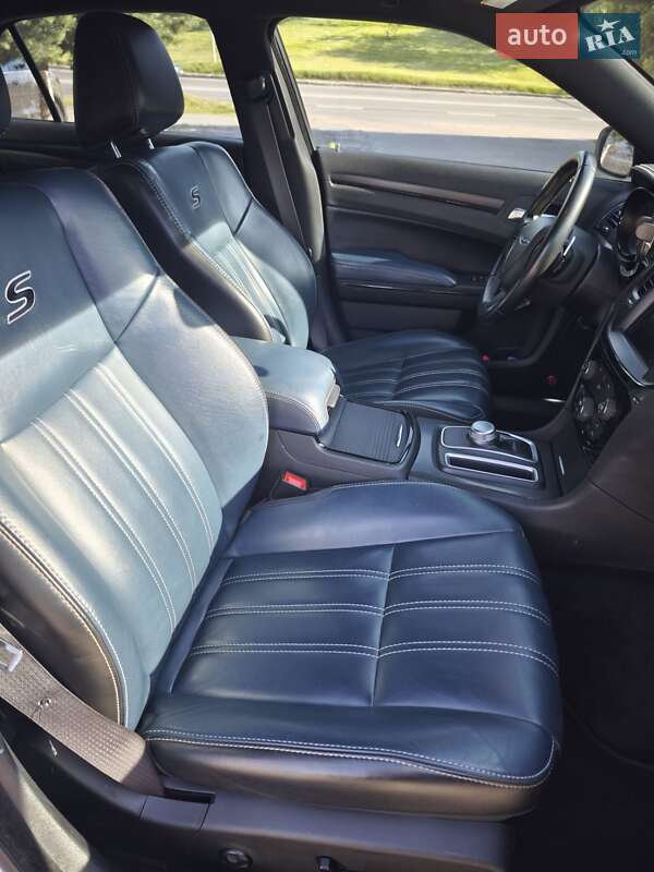 Седан Chrysler 300 2016 в Львове фото 28 Седан Chrysler 300 2016 в Львове