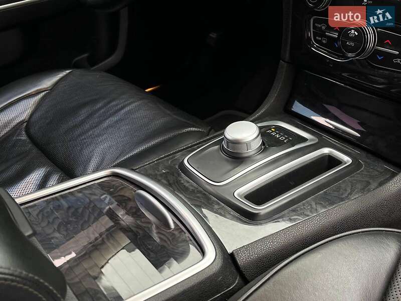 Седан Chrysler 300 2018 в Києві