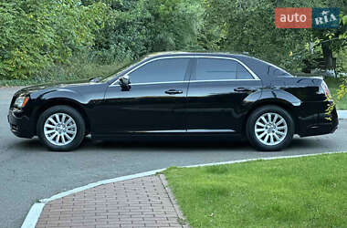 Седан Chrysler 300 2012 в 