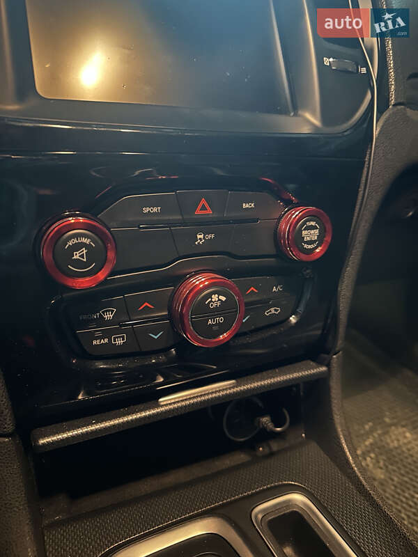 Седан Chrysler 300 2016 в Хмельницком