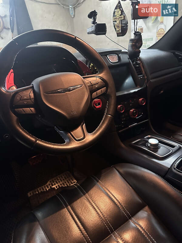 Седан Chrysler 300 2016 в Хмельницком