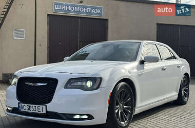 Седан Chrysler 300 2017 в  фото 2 Седан Chrysler 300 2017 в