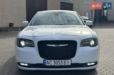 Седан Chrysler 300 2017 в  фото 8 Седан Chrysler 300 2017 в