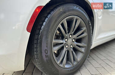 Седан Chrysler 300 2017 в  фото 16 Седан Chrysler 300 2017 в