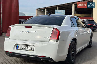 Седан Chrysler 300 2017 в  фото 18 Седан Chrysler 300 2017 в