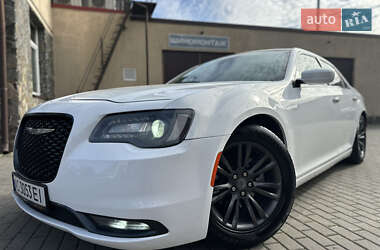 Седан Chrysler 300 2017 в  фото 28 Седан Chrysler 300 2017 в