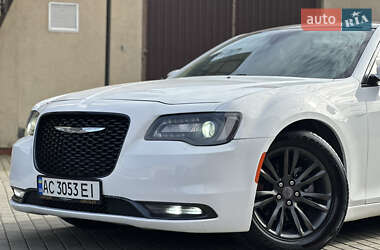 Седан Chrysler 300 2017 в  фото 33 Седан Chrysler 300 2017 в