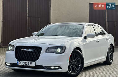 Седан Chrysler 300 2017 в  фото 34 Седан Chrysler 300 2017 в