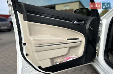 Седан Chrysler 300 2017 в  фото 44 Седан Chrysler 300 2017 в
