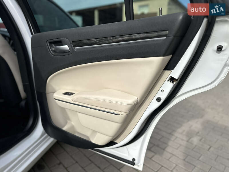 Седан Chrysler 300 2017 в Владимире фото 66 Седан Chrysler 300 2017 в Владимире