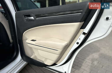 Седан Chrysler 300 2017 в  фото 66 Седан Chrysler 300 2017 в