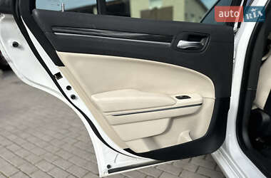 Седан Chrysler 300 2017 в  фото 75 Седан Chrysler 300 2017 в