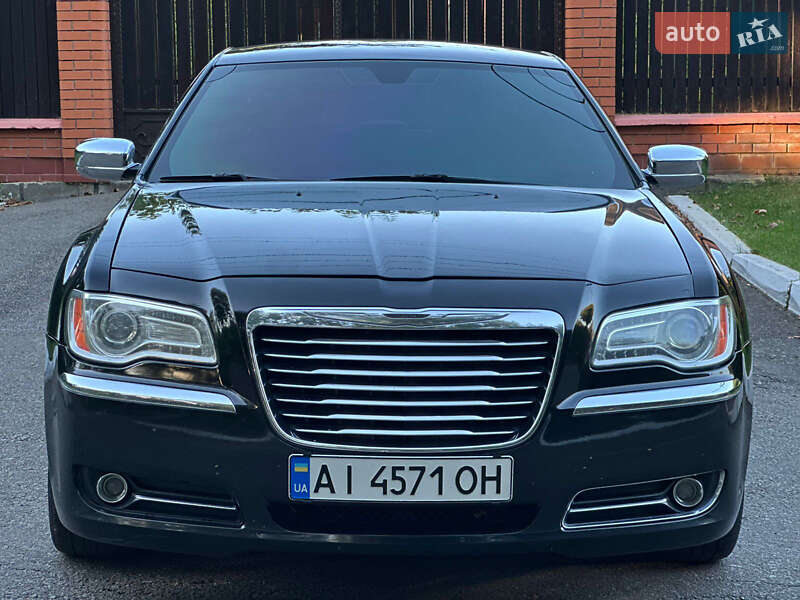 Седан Chrysler 300 2012 в Києві