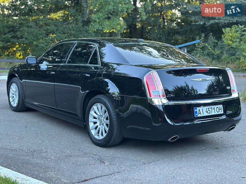 Седан Chrysler 300 2012 в Києві