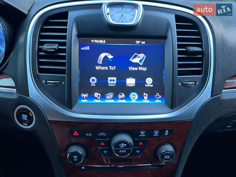 Седан Chrysler 300 2012 в Києві