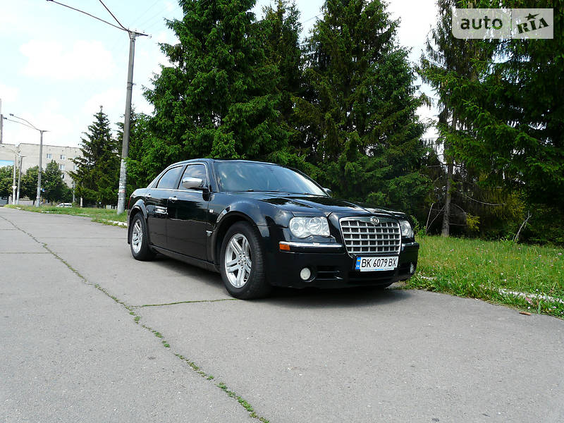 Седан Chrysler 300C 2005 в Ровно