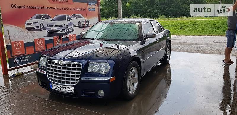 Седан Chrysler 300C 2005 в Кельменцях