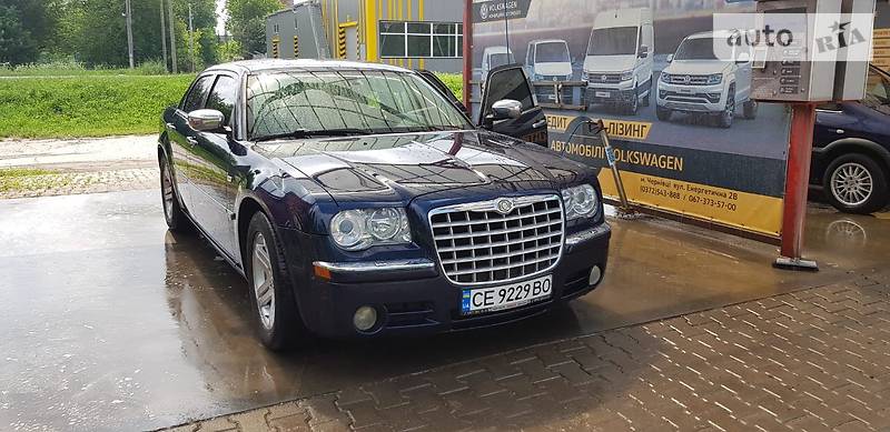 Седан Chrysler 300C 2005 в Кельменцях