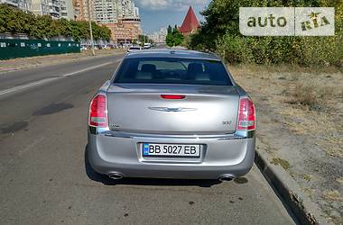 Седан Chrysler 300C 2013 в Києві