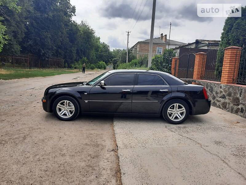 Седан Chrysler 300C 2006 в Смілі