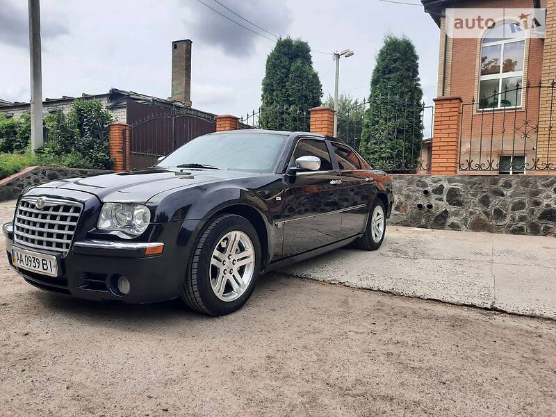 Седан Chrysler 300C 2006 в Смілі