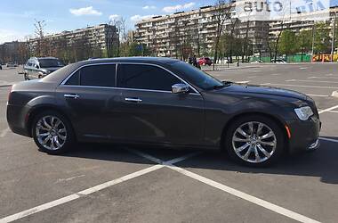 Седан Chrysler 300C 2017 в Киеве