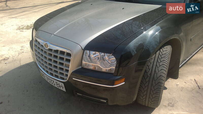 Седан Chrysler 300C 2004 в Марганце