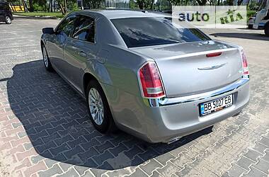 Седан Chrysler 300C 2013 в Киеве