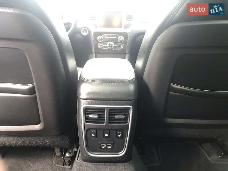 Седан Chrysler 300C 2016 в Киеве