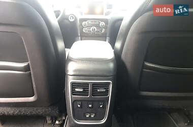 Седан Chrysler 300C 2016 в 