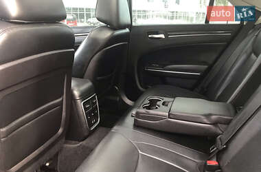 Седан Chrysler 300C 2016 в 