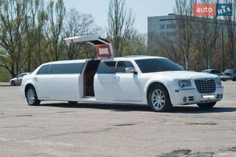 Лимузин Chrysler 300C 2005 в Львове