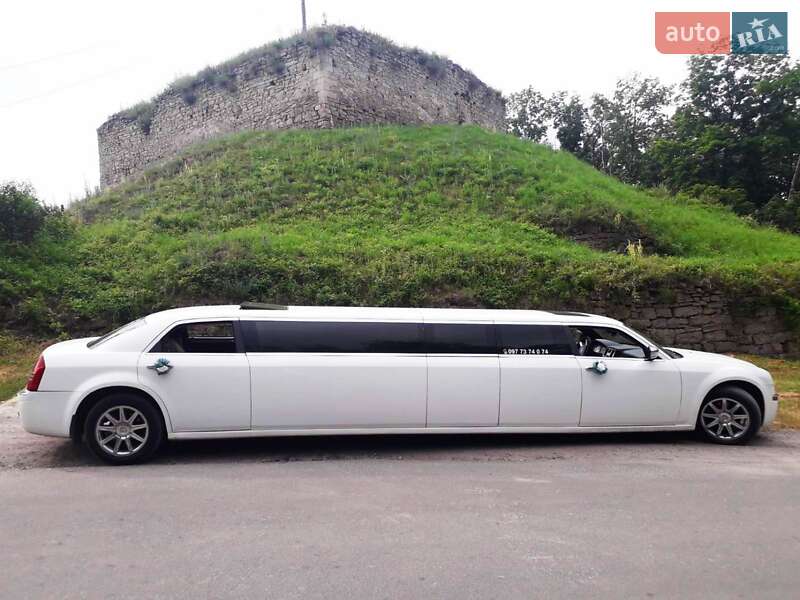 Лимузин Chrysler 300C 2005 в Львове