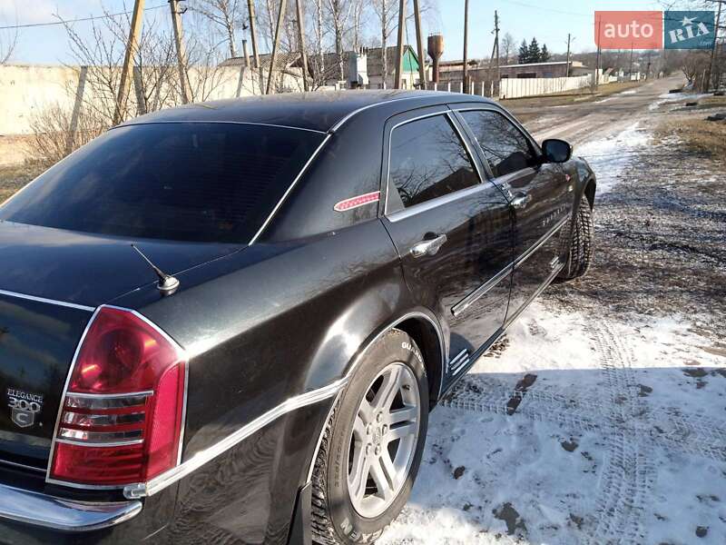 Седан Chrysler 300C 2005 в Кобеляках