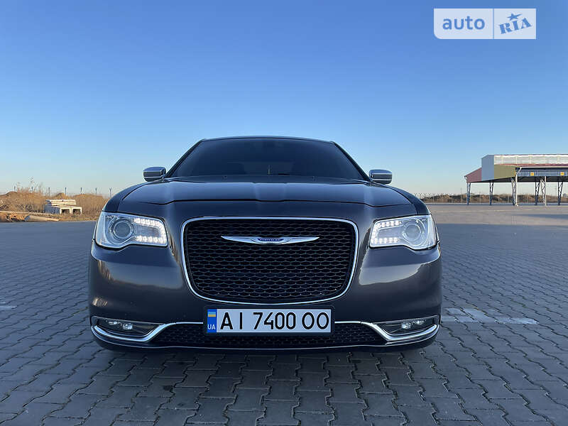 Седан Chrysler 300C 2018 в 