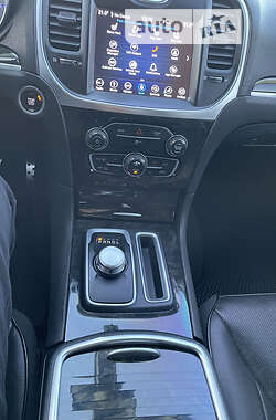 Седан Chrysler 300C 2018 в 