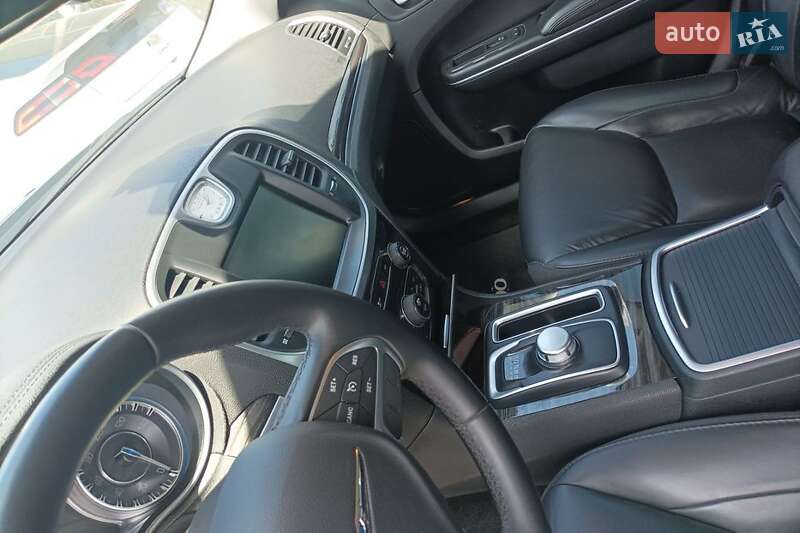 Седан Chrysler 300C 2016 в Днепре