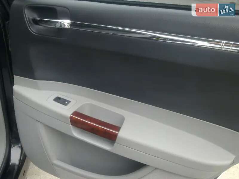 Седан Chrysler 300C 2005 в Николаеве