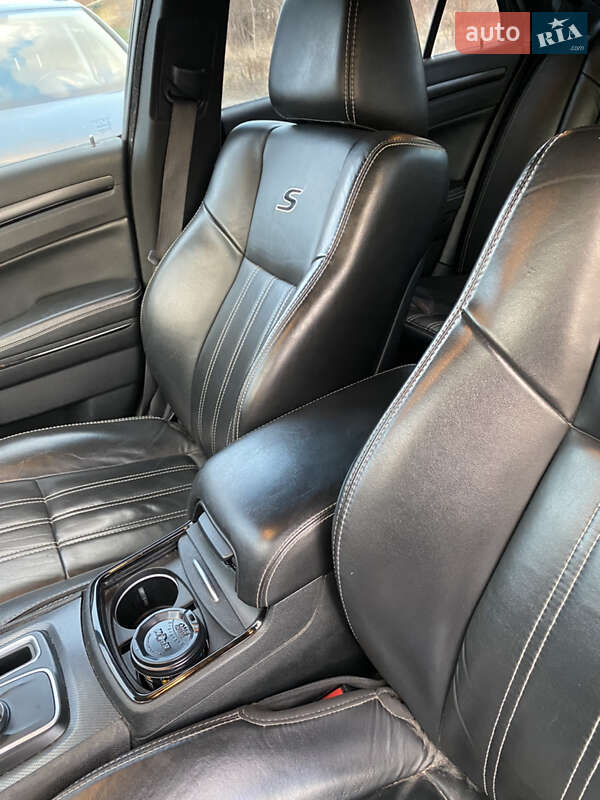 Седан Chrysler 300C 2016 в Киеве