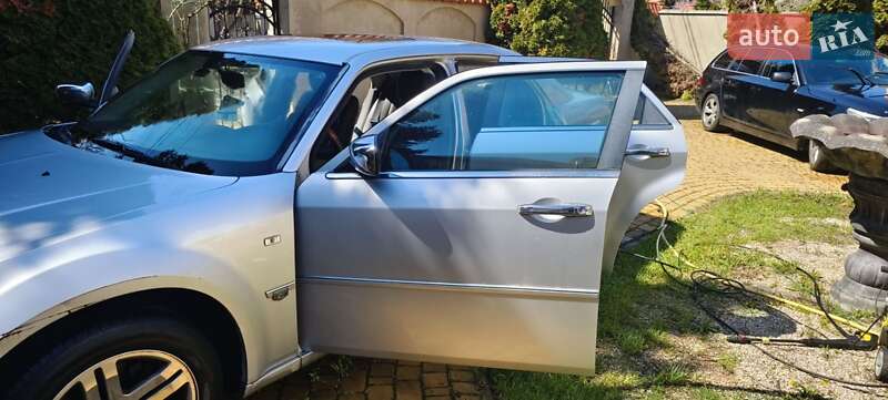 Позашляховик / Кросовер Chrysler 300C 2004 в Одесі