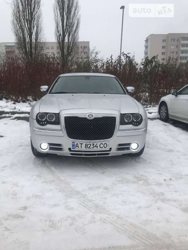 Седан Chrysler 300C 2006 в Івано-Франківську