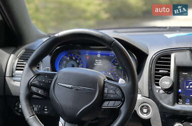 Седан Chrysler 300C 2017 в 