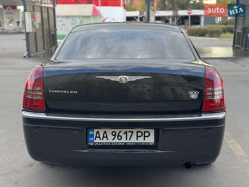 Седан Chrysler 300C 2006 в Днепре