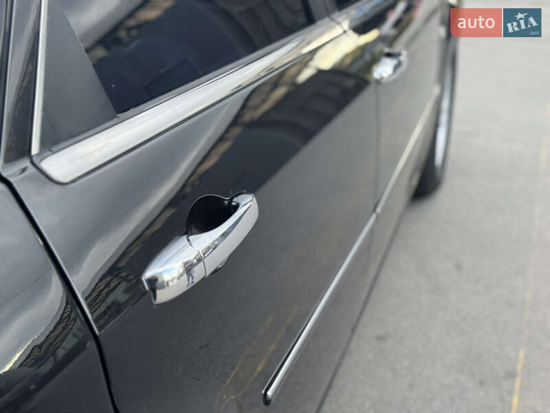 Седан Chrysler 300C 2006 в Днепре
