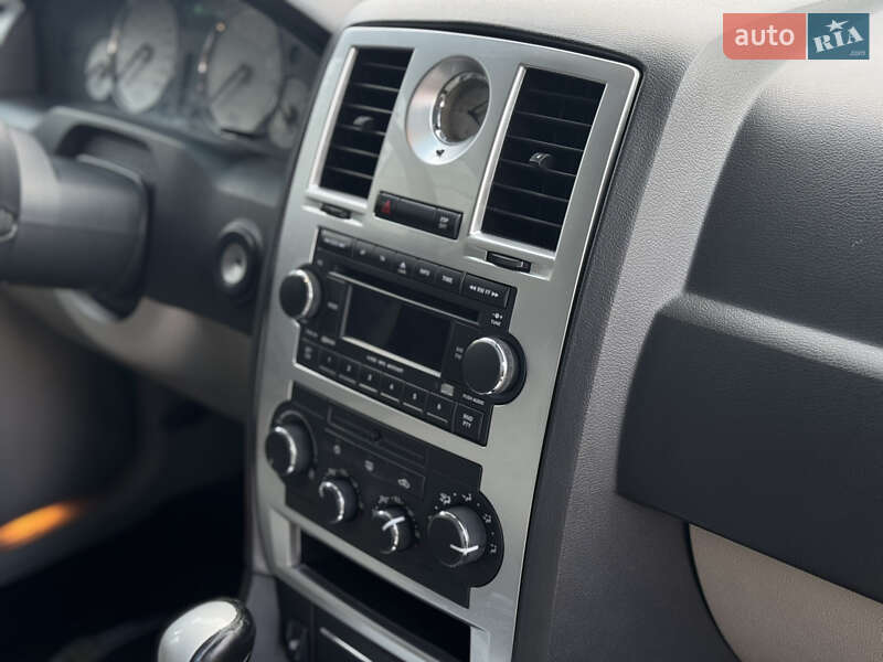 Седан Chrysler 300C 2006 в Днепре